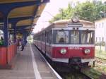 Ein EN57 wartet im August 2008 im Bahnhof Tarnowskie Gory!