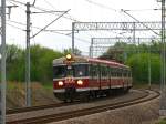 EN57-804 als ein Zug der Linie S9 manvriert zwischen vor Warszawa Jelonki am 1.05.2010.