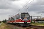 EN57 2025 bei der Einfahrt in Szczecin Port Centralny (08.08.2012)