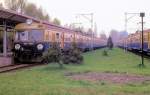 Im Kopfbahnhof Warschau Glowna steht am 27.4.1991 der Triebzug EN 57-1900.