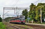 EN57 2058 als Regionalbahn aus Świnoujście nach Szczecin beim Halt in Warnowo (20.08.2013)