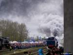 Die slowakische 498.104 rangiert zur  Startposition  der Dampflokparade in Wolsztyn (27.04.2013).