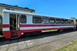 Anfang September 2024 habe ich in Rosnowo (Roßnov) diesen Beiwagen der Gattung Bxhpi abgelichtet.