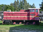 LYd2-05 ist eine 1980 gebaute Schmalspur-Diesellokomotive der Baureihe L30H des rumänischen Fahrzeug- und Maschinenherstellers FAUR. (Koszalin (Köslin), September 2024)