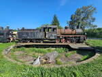 Auf (den Überresten) der Drehscheibe in Koszalin (Köslin) befand sich Anfang September 2024 die 1953 bei Fablok gebaute Schmalspur-Dampflokomotive PX48-3910.