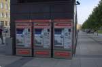 Moderne Fahrkartenautomaten stehen auf dem Bahnhofsvorplatz von Wroclaw.20.09.2014 12:45 Uhr.