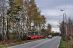 Konstal 105Na Wagen 440 auf der Linie 27 von  Pogoń Akademiki  bei der Haltestelle  Porąbka Wiejska  kurz vor dem erreichen der Endhaltestelle  Kazimierz Grniczy Pętla  (28.10.2013)