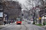 Konstal 105Na Wagen 561 auf der Linie 5 von  Bytom Plac Sikorskiego  fahrend nach  Zaborze Pętla  bei der Haltestelle  Biskupice Młyńska  (30.10.2013)