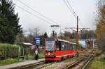 Wagen 647 auf der Linie 19 auf dem berlandabschnitt beim Halt in  Dąbrowa Miejska Leśna  (30.10.2013)