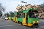 Polen / Straßenbahn Posen: Konstal 105Na (...mit Fahrerklimaanlage und neuen Zielschildern) - Wagen 310 aufgenommen im Januar 2015 an der Haltestelle  Fredry  in der Innenstadt von Posen.