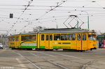 Triebwagen 680 zeigt sich hier am 23.03.2016 auf der Linie 9 nach Debiec auf der Kreuzung an der Haltestelle Most Teatralny.