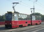 Auf dem Rückweg von Weißrussland hatte ich gute drei Stunden Aufenthalt in Warschau eingeplant. Diese nutze ich für einen Spaziergang durch die Altstadt. Diese Bahn fotografierte ich ebenfalls auf der Brücke über die Wisla. 07.06.2014 gegen 07:00 Uhr. 