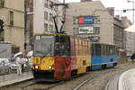 19. September 2011, Polen, Wroclaw (Breslau), Straßenbahnzug der Linie 5 mit den Wagen 2502 und 2503.  1974–1994 wurde der 105Na von Konstal (heute „Alstom Konstal S. A.“) in Chorzów hergestellt. Er wurde in verschiedenen Varianten modernisiert.