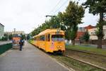 MPK Poznan Düwag GT6 Wagen 2617 Arbeitswagen (ex Frankfurt) schleppt am 19.07.18 in Posen (Polen) den Düwag GT8 697 (ex Düsseldorf) ab