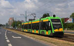 Poznan Posen    Solaris Tramino 557 als Linie 1 kurz vor der nächsten Haltestelle  Kolejowa , 05.06.2018