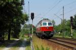 Die in den polnischen Nationalfarben gehaltene East-West-Railways 232 409-3 rollt am 2.7.2010 durch Dresden-Stetzsch.