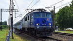 PKP Intercity spółka z o.o., Warszawa [PL] mit ihrer  EP07-332  (NVR:  PL-PKPIC 91 51 1 140 055-1 ) und einem Intercityzug bei der Einfahrt Bahnhof Kostrzyn nad Odrą am 07.06.24