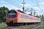 Polregio sp. z o.o. mit dem Elektrotriebzug/Regionalzug  EN57AL-1515rb  (NVR:  94 51 2 122 327-1 PL-PREG ) am 14.06.23 Einfahrt Bahnhof Kostrzyn nad Odrą.