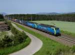 189 842 und 189 153 der PKP-Cargo Zug waren am 19.05. 2013 das erste mal mit dem Containerzug 41088 von Tarvis ber den Semmering nach Breclav unterwegs. Ursprnglich kommen diese 40 ft. Container aus dem Adria-Hafen Triest. 

Dieses Bild zeigt den Zug nhe Neunkirchen mit Blick auf die Auslufer der Ostalpen. 