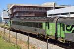 Portrait Aufnahme auf einen 2te Klasse Intercity Wagen der Comboios de Portugal. 

Faro 25.06.2024