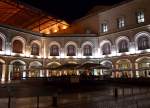 Lissabon-Rossio bei Nacht: Seitenansicht mit Terrassen auf Ebene 2 und 4.   24.9.2014