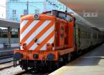 Rangierlok der Baureihe 1400 am Bahnsteig von  Santa Apolónia  in Lissabon. 20.9.2014