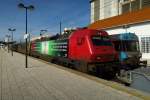 5617-4 mit Werbung für Wifi im Zug im schönen Bahnhof von Faro in de Algarve.