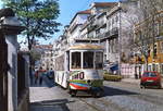 Straßenbahn Lissabon im April 1984: Der vierachsige  Americano  325 wurde 1906 von der J. G. Brill Company in Philadelphia geliefert und ist hier auf der Linie 3 (Arco do Cego - Poco do Bispo) unterwegs. Diese Linie wurde am 18.11.1991 eingestellt.