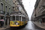Lissabon am 19.03.2018: In einer Seitenstraße am Rossio Platz konnte ich beobachten, wie mehrere Straßenbahnen dort aufgereiht wurden.