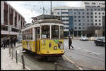 Lissabon Straßenbahn 19.3.2018: Tram Wagen der Linie 28 am Martim Moniz Platz.