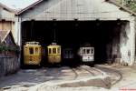 Im April 1984 stehen mehrere Triebwagen im Betriebshof Massarelos. Bei Nr. 65 handelt es sich um einen frher fr den Kohletransport eingesetzen Triebwagen. Heute befindet sich hier ein Straenbahnmuseum. Im Gegensatz zur Lissaboner Straenbahn wurde das Netz in Porto in 1.435 mm-Surweite angelegt.