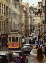 Die alten Straßenbahnen in Lissabon dürften wohl zu den am meisten fotografierten Fahrzeugen gelten.