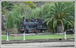 Die Schmalspur CP E1 (Henschel 1922) als Denkmal im Bahnhof Regua.