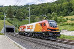 RailCare 2019 318-5 auf der Überführungsfahrt von Basel nach Hunzenschwil, aufgenommen beim Verlassen des Bözbergtunnels in Schinznach-Dorf am 14.06.2024.