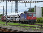 SBB - Lok 420 246 mit Güterzug unterwegs in Pratteln am 2024.09.30 .... Standort des Fotografen ausserhalb der Geleise auf der Strasse