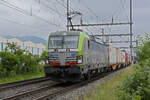 Siemens Vectron 475 408-1 der BLS fährt am 03.06.2024 Richtung Bahnhof Lausen.