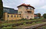 Stellwerk des Bahnhofs Sibiu (RO). Dahinter erhebt sich ein moderner Einkaufstempel. Kontraste liegen manchmal so nah...

🕓 13.9.2024 | 17:39 Uhr