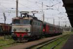 Am 12.5.2010 bespannt die CFR 41-0308-1 einen Personenzug im  Bahnhof Timisoara Nord.