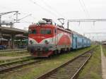 Eine schne Doppelstock Wagen Garnitur mit Elektrolok 91-53-0 461-106-3
steht am 10.5.2010 im Bahnhof von Timisoara in Rumnien 
fr den nchsten Einsatz bereit.