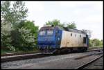 Diesellok 65-0944-2 der CFR kommt aus dem Depot und fährt am 18.5.2015 Richtung Bahnhof Pitesti.