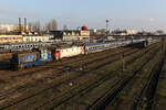 80 0 171-6 Diesellok rangiert am 13.12.24 etwas westlich vom Gara du Nord in Bukarest 410 294 und Wägen hin und her.