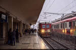 Am 26.11.2023 steht CFR 77 962 Abfahrbereit als Regio 9667 in Timișoara Nord, Rumänien