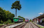 97 0536 als R 11341 (Brasov - Zărnești) und 628 278 als R 11342 (Zărnești - Brasov) im Bahnhof Râsnov 12.8.24