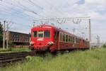 Ein ehemaliger SNCF Triebwagen verlsst als Nahverkehrszug der REGIO TRANS  am 12.5.2010 den Bahnhof Timisoara Nord in Rumnien.