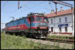 Solo kam GFR Lok 40-1023-3 am 21.5.2015 durch den Bahnhof Bod in Richtung Brasov gefahren.