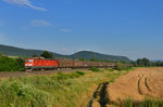 471 002 mit einem Güterzug am 02.07.2016 bei Vértesszőlős.