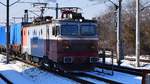 E-Lok  91-53-0-474 019-9 der CFR Marfa fährt am 24.01.2018 mit Contanierwagengarnitur im Bahnhof Bucuresti Baneasa.