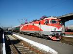 CFR Calatori 477 763 mit dem Sonderzug aus Budapest-Nyugati (Szolnok-Bkscsaba-Lőkshza-Curtici-Arad) am Bahnhof Deva, am 22.