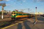 E_Lok 91-53-0-430-069-1 verläßt am Abend des 29.05.20117 den Bukarester Nordbahnhof  mit IR-Garnitur nach Arad.