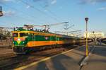 E_Lok 91-53-0-430-069-1 verläßt am Abend des 29.05.20117 den Bukarester Nordbahnhof  mit IR-Garnitur nach Arad.